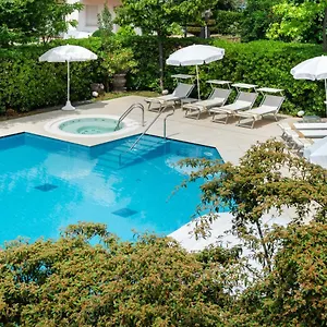 https://hotel-maddalena.emilia-romagnahotels.net