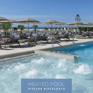 https://hotel-cavalieri-palace.hotelslidodijesolo.com